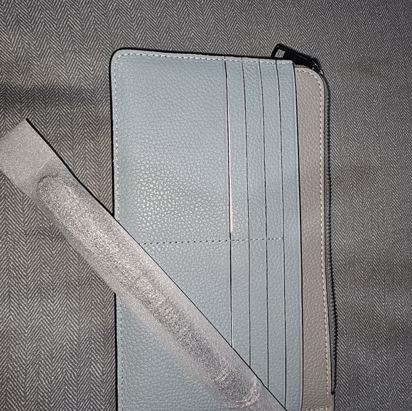 Coach wristlet - Picture 2 of 3